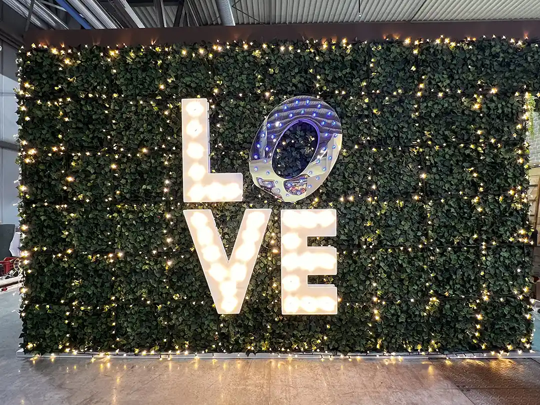 aggancio-a-parete-con-alimentazione-sicura-a-12v