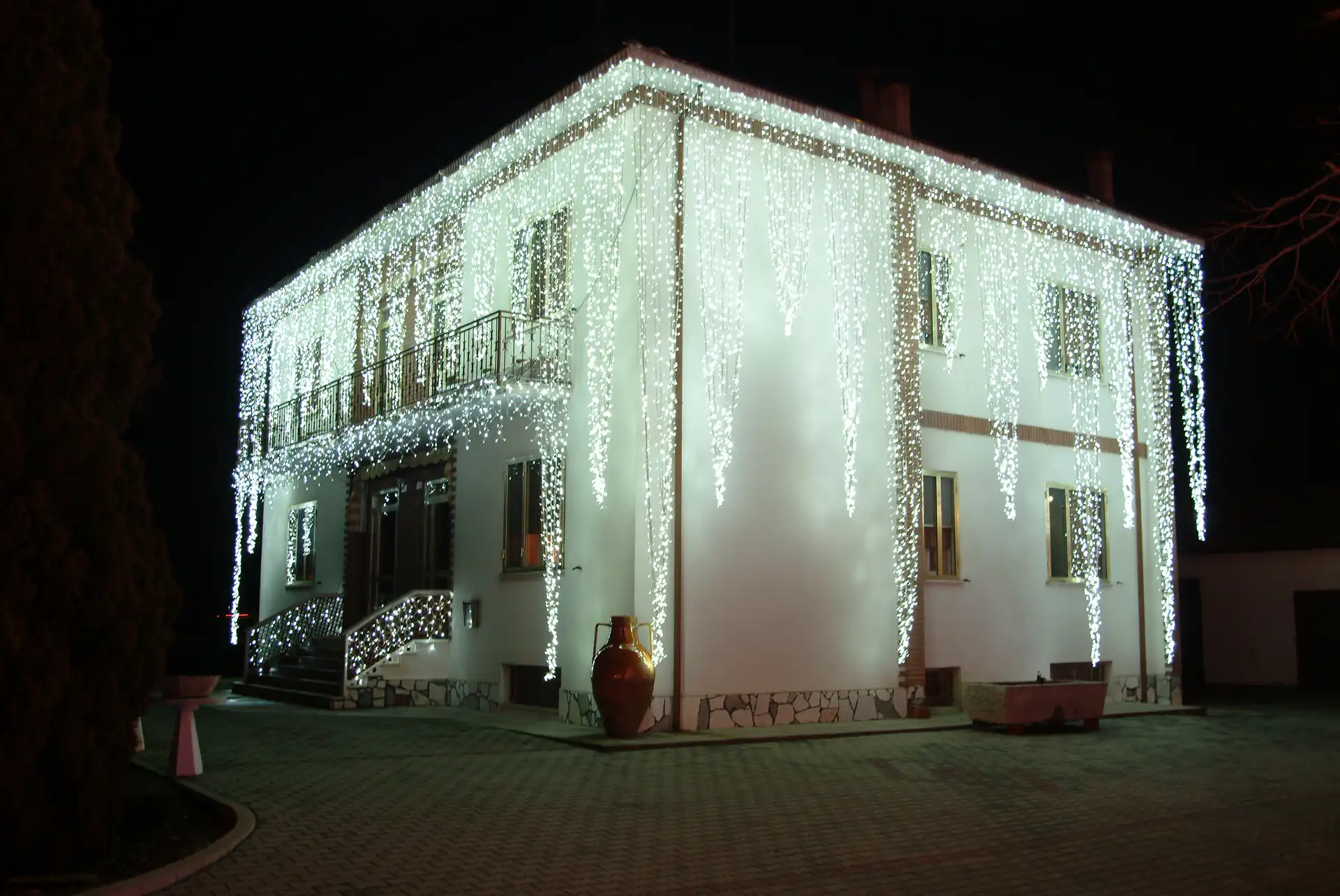 luci-natalizie-per-facciate luci-natalizie-per-facciate