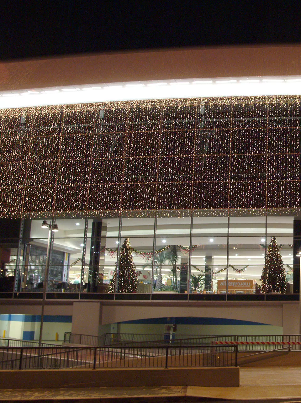 proiettori-cascate-tende-e-catene-di-luci-led